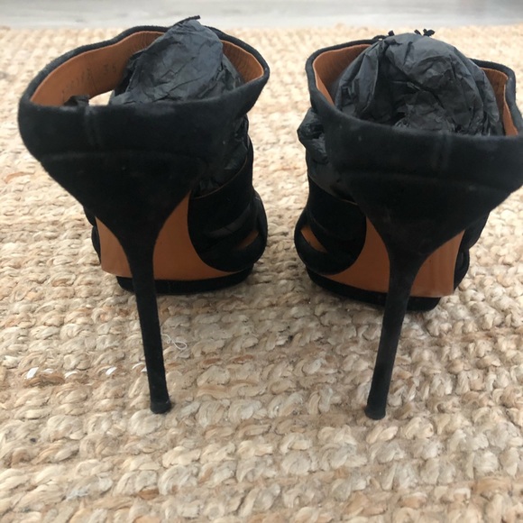 AUTHENTIC 🖤Gucci black suede platform heels - Picture 3 of 5